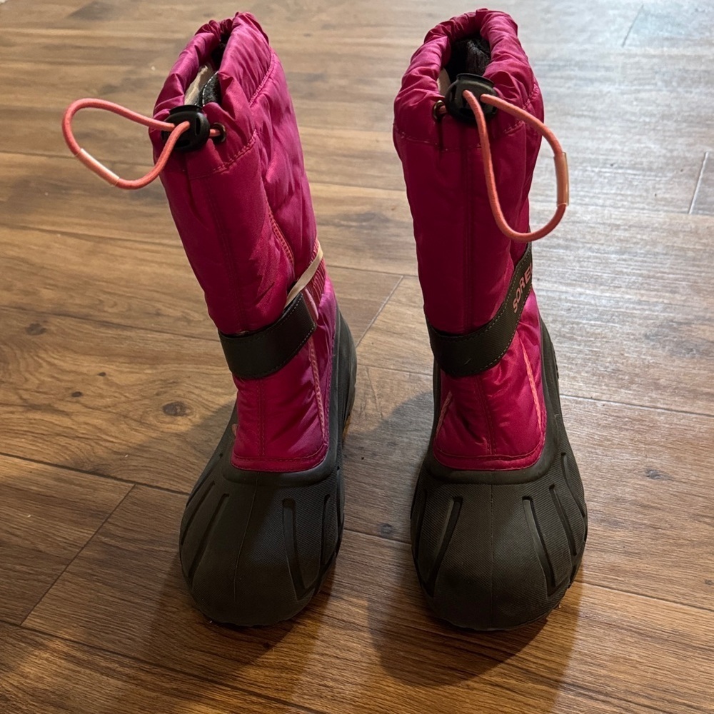 Sorel Women's Fuchsia and Black Winter Boots